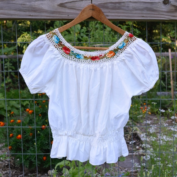 1950s XS Folk Peasant Blouse Crochet Floral Collar White Puff Sleeve Smocked - Picture 7 of 7